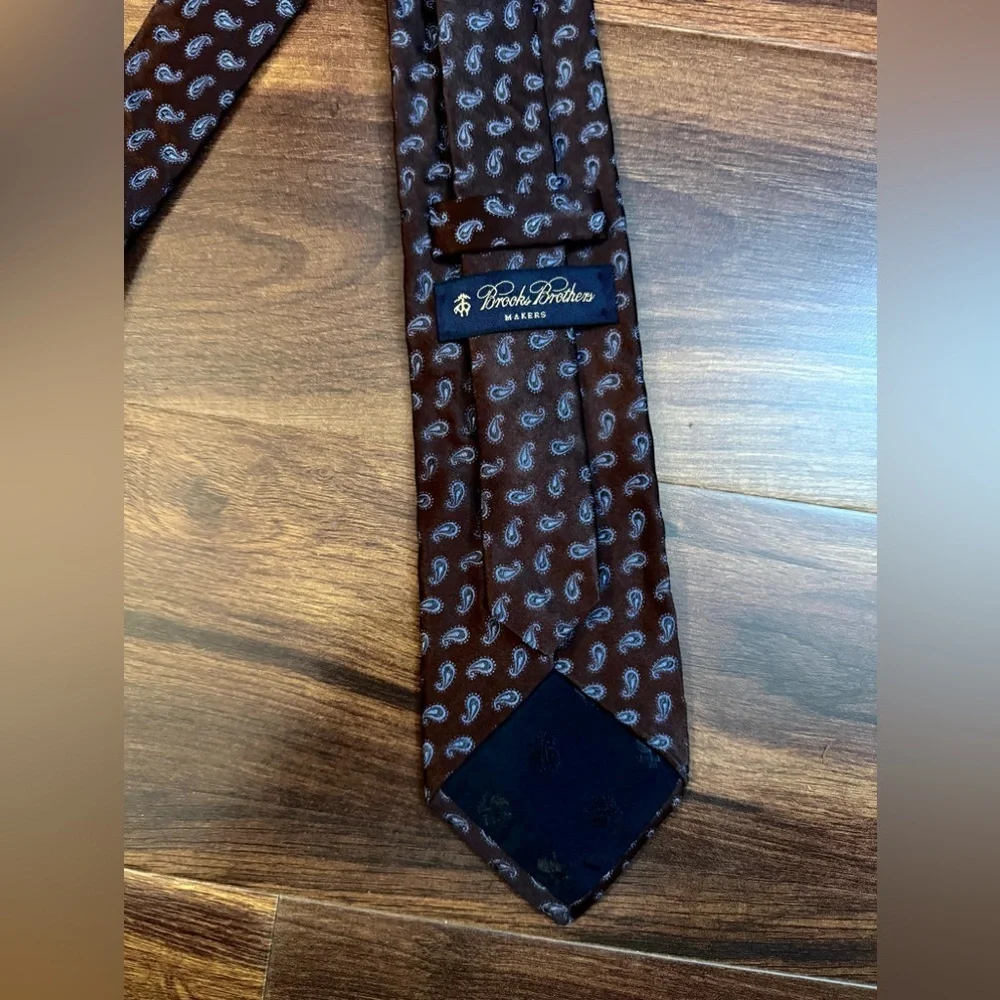 🌿END of SEASON SALE🌿BROOKS BROTHERS Dark Brown Tie with Paisley Design